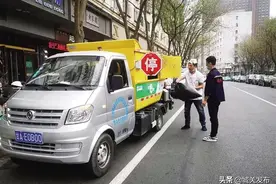 城关区首辆门店厨余垃圾收运车亮相街头图片