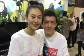 陈冠希：以前会跟很多女朋友吵架，但我最喜欢秦舒培，是我的女人图片