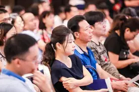 佛山市天价学费的10所小学，一位家长哀叹道：“是我高攀不起”图片