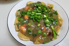 原来臭豆腐也能这样做？鲜香味美，外焦里嫩，吃一口就会爱上它图片