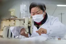 大儿子已经20岁，又意外怀孕，43岁的我，还能生第二胎吗？图片