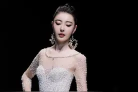 模特大赛冠军出身，却因出演梅超风走红，30岁的她如今却美成18岁图片