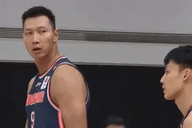 徐杰无视易建联抢篮板，这才是杜锋的广东队正确的打法图片