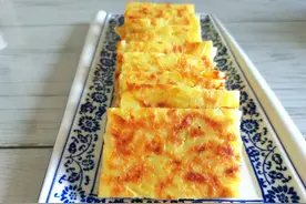 早餐不知吃什么？1个土豆2个鸡蛋，10分钟上桌，孩子连吃三块图片