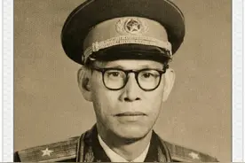1955年授衔，红旗不倒的琼崖纵队3名总队长，分别获得什么军衔？图片