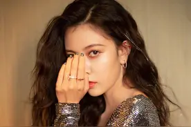 最近火了一种发型叫：“渣女发”，时髦减龄又显脸小，谁剪谁美图片