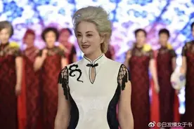 “白发模女”于书：两度瘫痪、被前夫抛弃、一夜白发：前半生狼狈不堪，后半生却光芒万丈图片