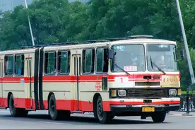 公交 | 迎泽大街上的“老黄河”图片