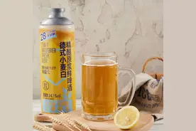 一瓶定价30元，比普通工业啤酒贵5至6倍，“精酿”啤酒升温，是一小撮人的快感还是大众的狂欢？图片