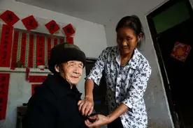 一位32岁宝妈的自述：看到奶奶的晚年生活，我决定不再生二胎图片