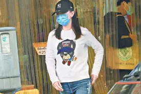 佘诗曼开百万豪车现身，衣着土气似路人，近况落魄剪彩仅1万6？图片