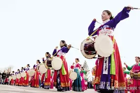 肢体的延伸——民族舞蹈道具的魅力|国家大剧院经典艺术讲堂线上课堂图片