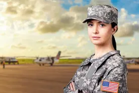 这就是美国女兵的真实情况，怀孕率居世界第一，夜晚不敢外出喝水图片