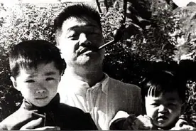 1927年贺龙临颍一战击败张学良，升任军长后为何把中将服赏给马夫图片