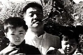 1927年贺龙临颍一战击败张学良，升任军长后为何把中将服赏给马夫图片