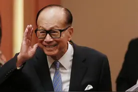 坐拥千亿的李嘉诚，弟弟却一贫如洗，为何亏欠原配庄月明图片