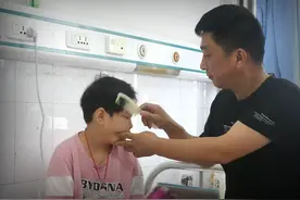 母亲含泪离世，女儿又临困境，作为一个男人我却只能暗自叹息图片