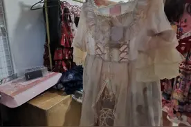 海口初三女生服装店试穿裙子，店员称有异味要赔80元图片