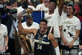 詹姆斯没做到的字母哥做到了，突破强打就拿冠军，NBA倒退了吗？图片