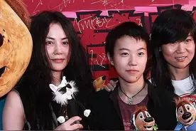 王菲窦靖童母女同框，虽为母女颜值却差太多，王菲太精致比女儿美图片