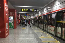 开往春天的地铁图片