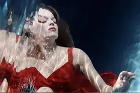 不怕导演会拍照，就怕摄影师是导演，他拍的照片，每一个都有故事图片