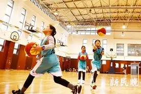 “升级版”小学生校内“晚托班”来了！看看这个小学丰富的课后活动图片