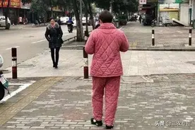 过年回家，睡衣成了出门的“标配”，农民议论纷纷，这样真的好吗图片
