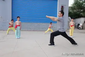 河南有个神秘功夫村：村民一点不像种地的，拿起刀剑俨然武林高手图片