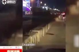 男子开车时尿急，当街小便被拍举报，场景不忍直视视频封面