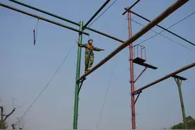 空中独木桥的独处力量图片