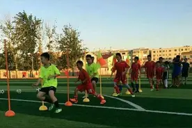 中国足球往事：啤酒分红，跑步定参赛资格，抽牌定排名图片