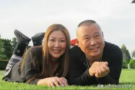 郭德纲不懂直播闹笑话，竟跟自己妻子玩PK，师娘的反应太真实了图片