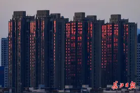 武汉秋天“超长待机”，网友喊话“不要下线”图片