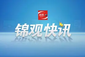 暖心！志愿者用手语给听障女孩加油打气图片