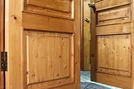“开门”是open the door，“关门”是close the door？想得太简单图片