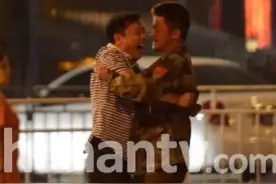 06年吴京酒驾双手被拷住，怒道“我就开了五米，我司机都叫了”图片