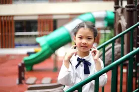 机智！合肥7岁小女孩一个举动救了老师！图片