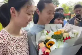 2021河南首封清华录取通知书到了，父亲凡尔赛发言：这是她该得的图片