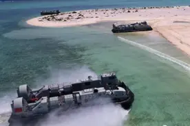 难得一见！国产气垫登陆艇搭载96A坦克狂野冲滩，全球仅两国能造图片