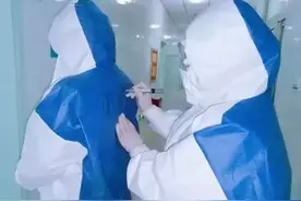 36小时！西服定制企业雅派朗迪火速投产防护服图片