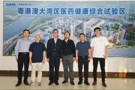 李时珍第十七代传人为医药港的企业担当点赞图片