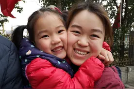 医生与女儿50天后团聚：妈妈我好想你！图片