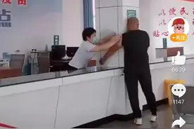 #笑死#打疫苗时候的社死现场#还没开始打先赔个凳子图片