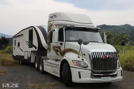 江淮V7美式长头卡车+豪华旅居房车，开着它去露营太拉风了图片