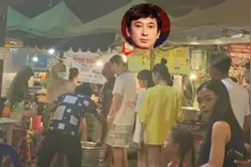 王思聪在泰国被拍到和一女孩街头逛夜市，看清这个女孩长相：稳了图片
