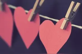 异性朋友半夜喝闷酒，我坚持送他回家，老公说：先离婚，再去送他图片