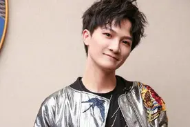 周深：被高晓松称赞的追梦男孩，微笑背后却是一次次咬紧牙关图片