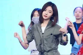 今年流行的3条裤子，都是为“小短腿”和“小粗腿”设计的，好棒图片