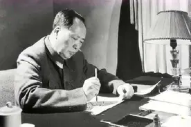 1957年，毛主席填下一首《蝶恋花》，胡适看后给出了怎样的评价？图片